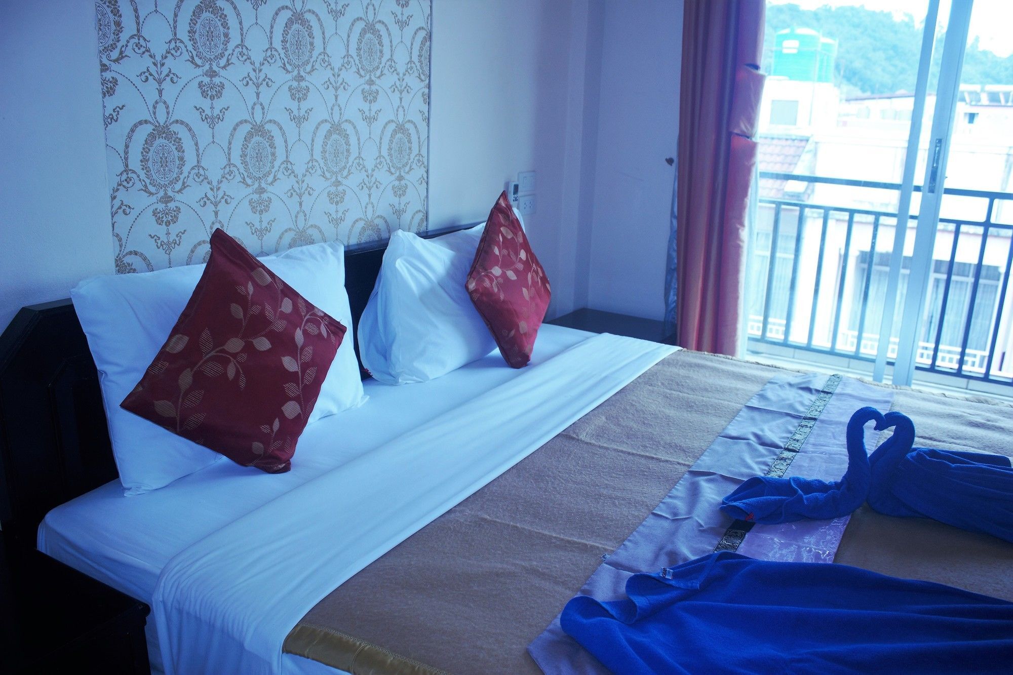 Ramaz Hotel Patong Exterior photo